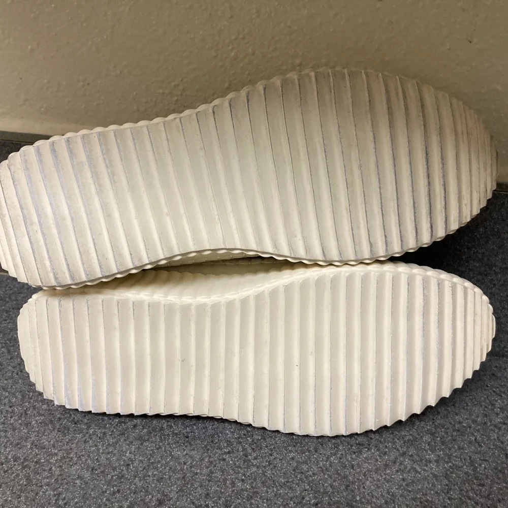 Steve Madden Beige Knit Slip-On Sneakers – Slightly Used.Size 10